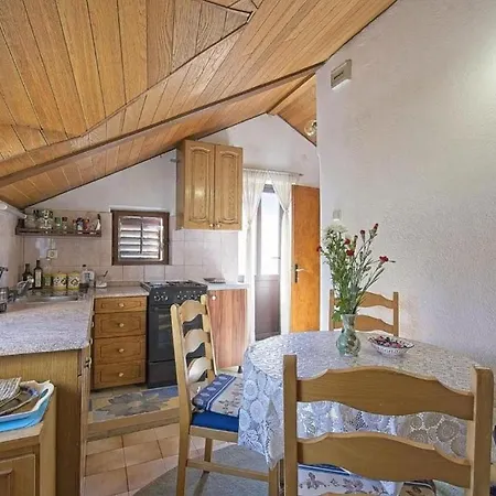 Apartman Lucija *