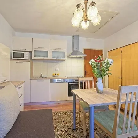 Lucija Apartman *
